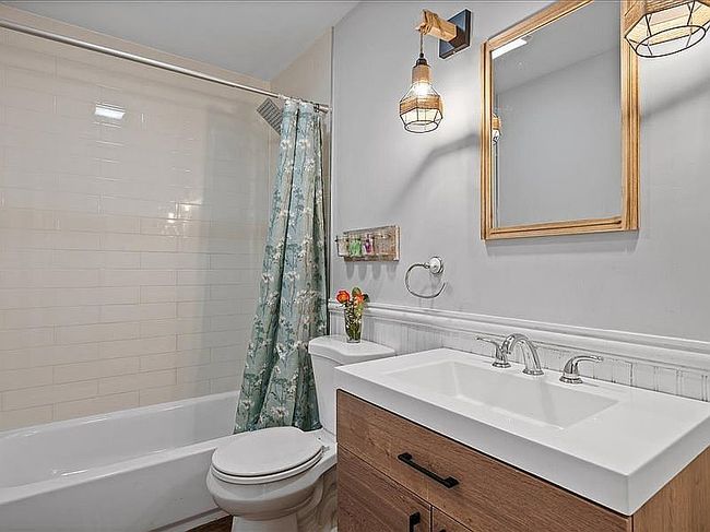 Photo of 33 Circle Dr, Shoreham, NY