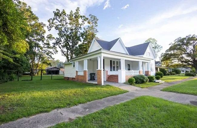 Photo of 403 W Main St, Samson, AL