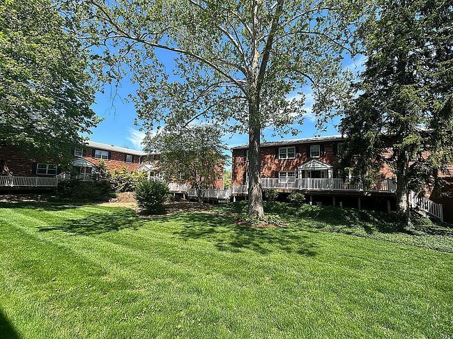 Photo of 1041 N Clay Ave