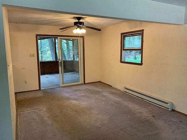 Additional photo 2 of property located at 103 Fox Ct