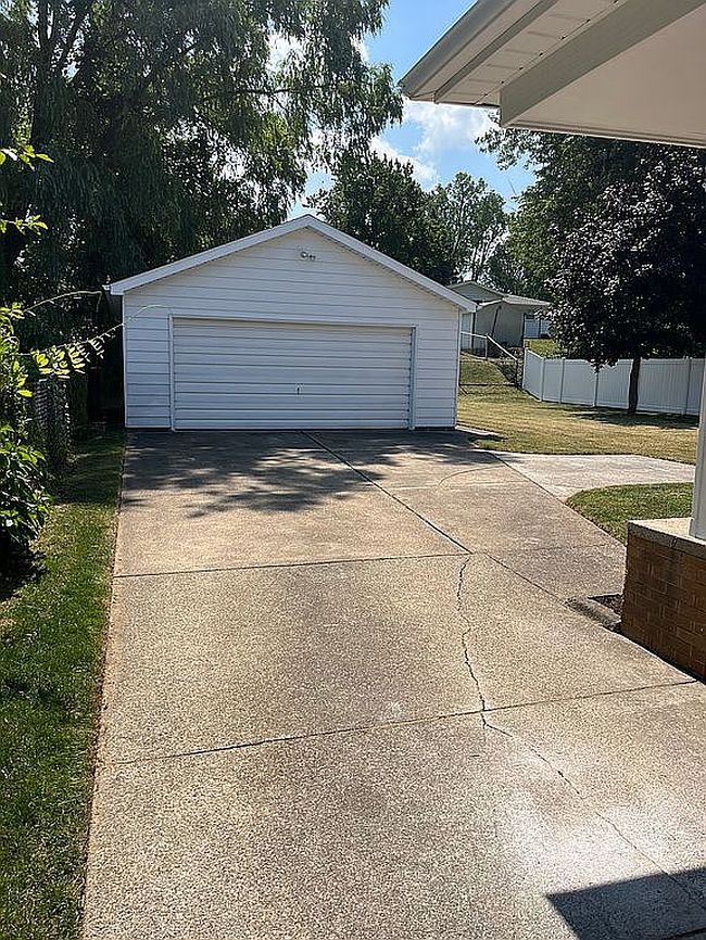 Photo of 2863 W 32nd St, Erie, PA