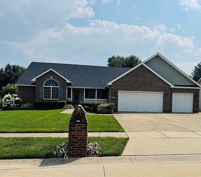 Photo of 771 Fairway Dr