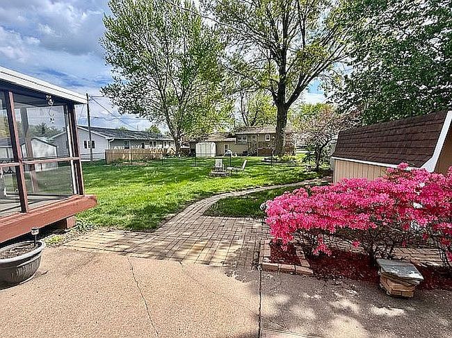 Image of 305 W Spring St