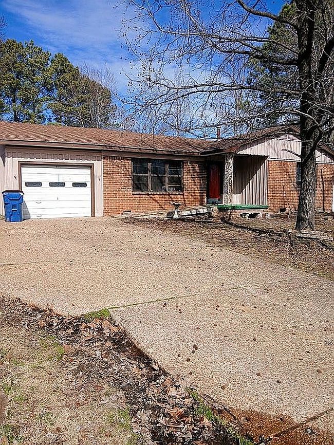 Image of 921 Cedar Ln