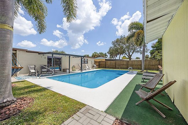 Additional photo 3 of property located at 307 Vesta Cir