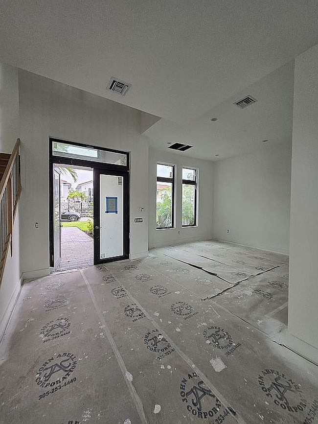Image of 3515 Ashwood Cir S