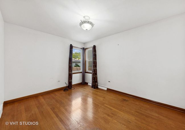 Additional photo 3 of property located at 7504 N Oconto Ave