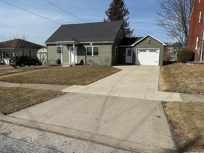 Image of 215 Russ Ln