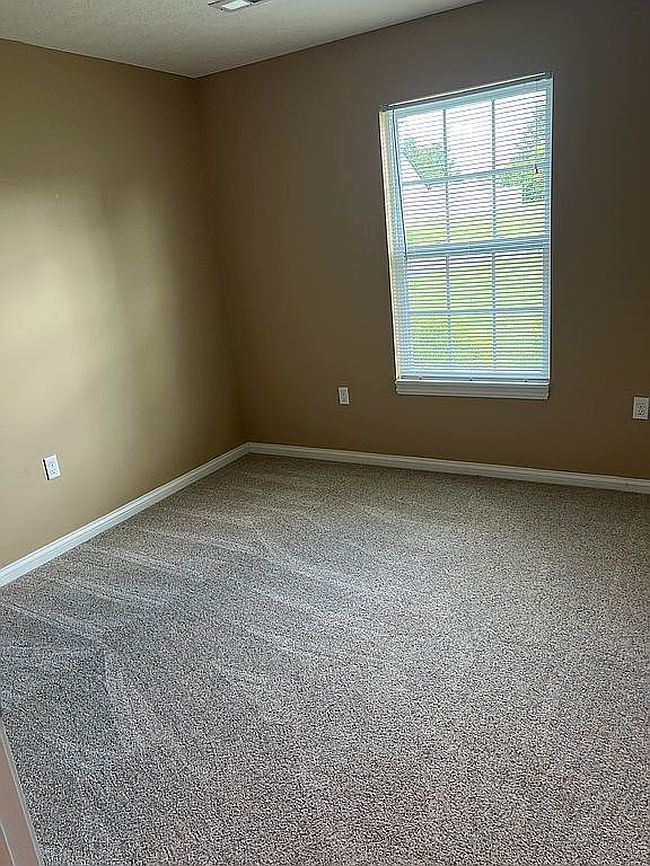 Photo of 113 Woodson Dr, Greensburg, KY