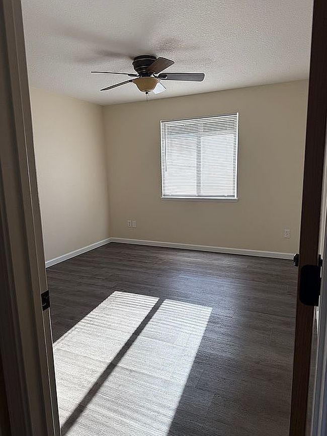 Image of 102 W Humphrey St