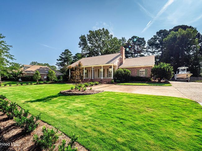 Photo of 220 Lakeshore Dr, Madison, MS