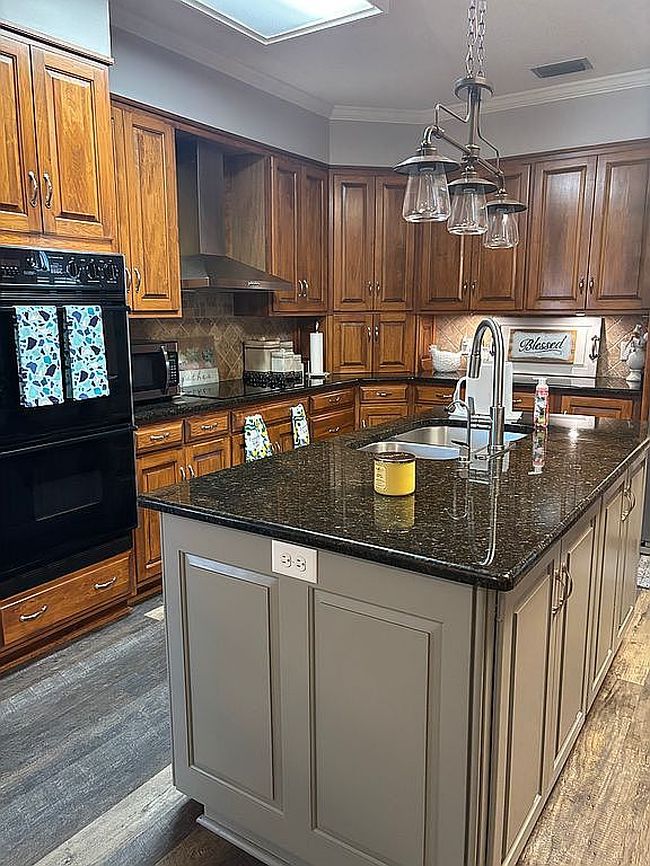 Additional photo 1 of property located at 3200 Ridgefield Ln