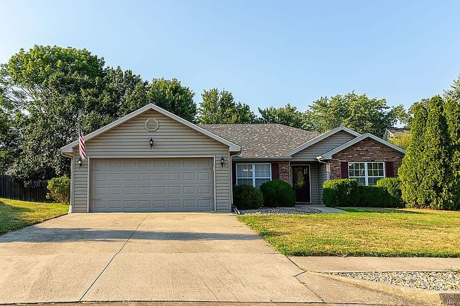 Photo of 1511 Thoroughbred Cir, Columbia, MO