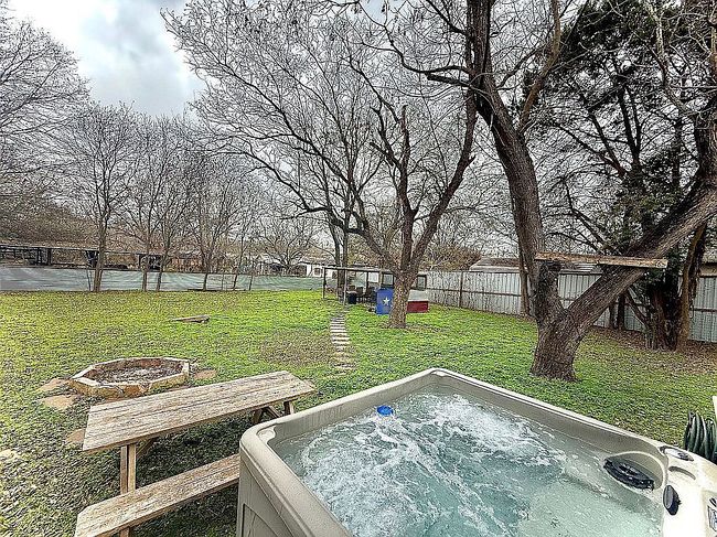 Image of 1582 Valley Dr