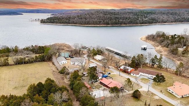Image of 19724 Waldon Rd