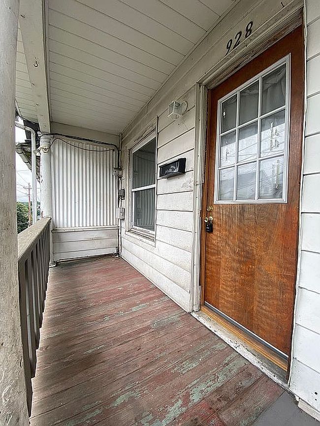 Photo of 928 W Pine St, Coal Township, PA