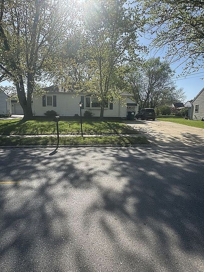 Preview of property located at 217 N Roosevelt Rd