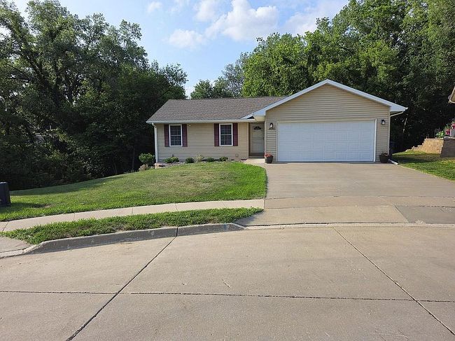 Photo of 3640 Mya Rose Ct, Dubuque, IA