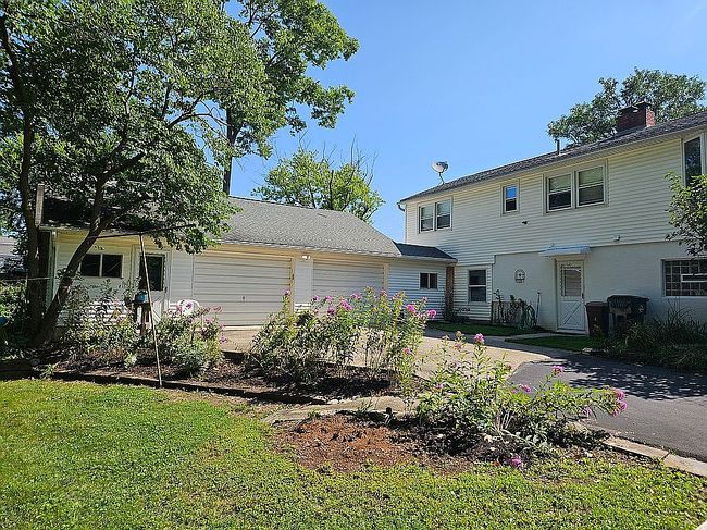 Photo of 7455 Yorkshire Dr, Dayton, OH
