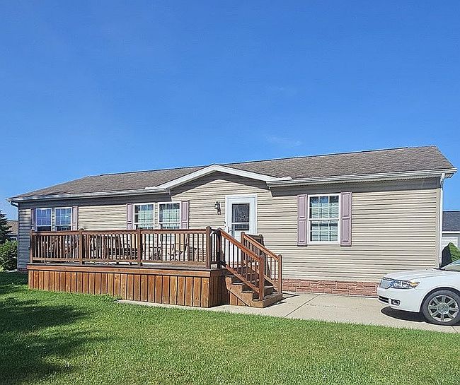 Photo of 2744 Harbour Ct #108, Lapeer, MI