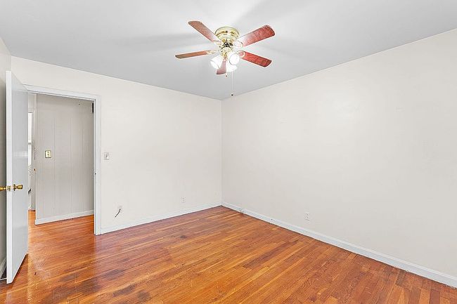 Photo of 2332 Woodland Ter