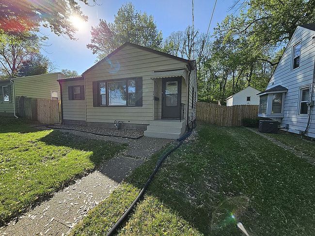 Photo of 2402 Telegraph Rd, Davenport, IA