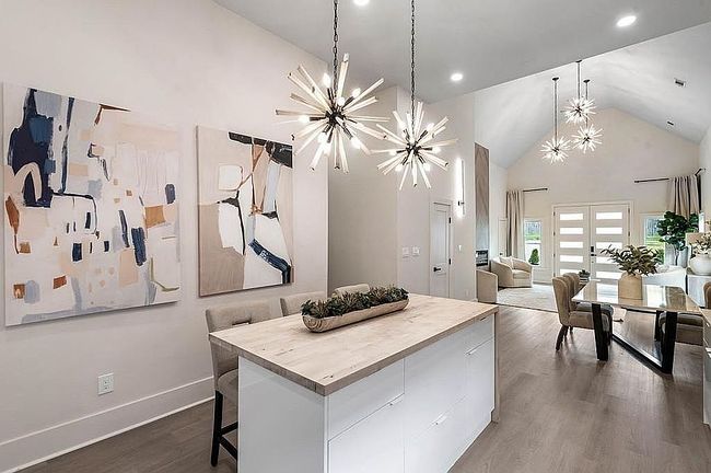 Additional photo 1 of property located at 1035 Walker Ave Se