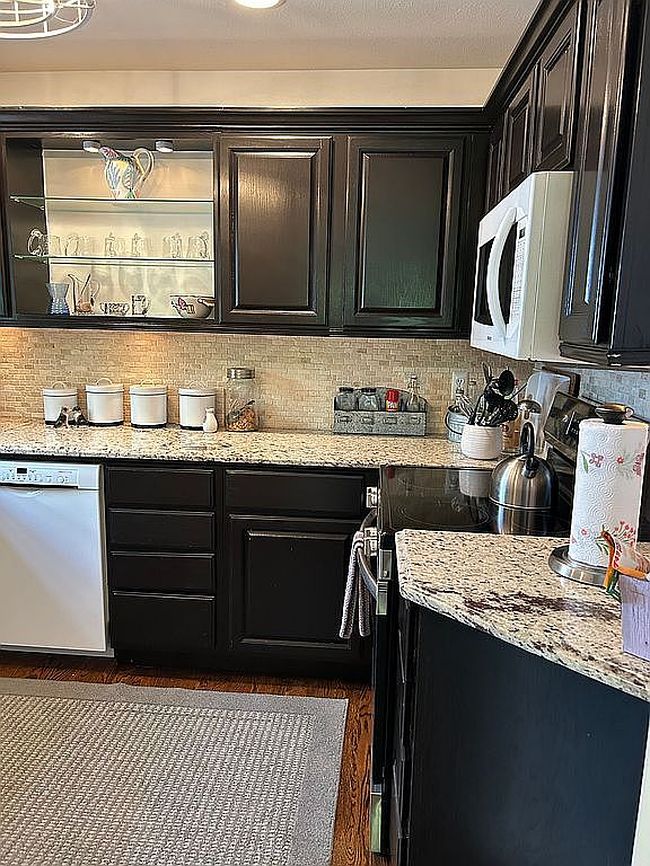 Photo of 476 Remington Ct, Fenton, MI