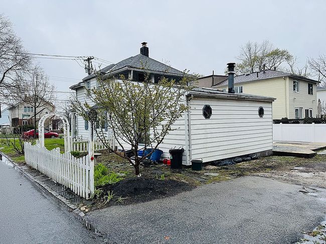 Image of 180 College Ave