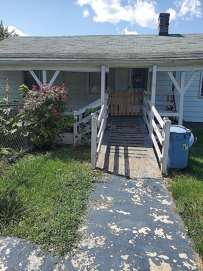 Photo of 1107 Carpers Dr, Winchester, VA