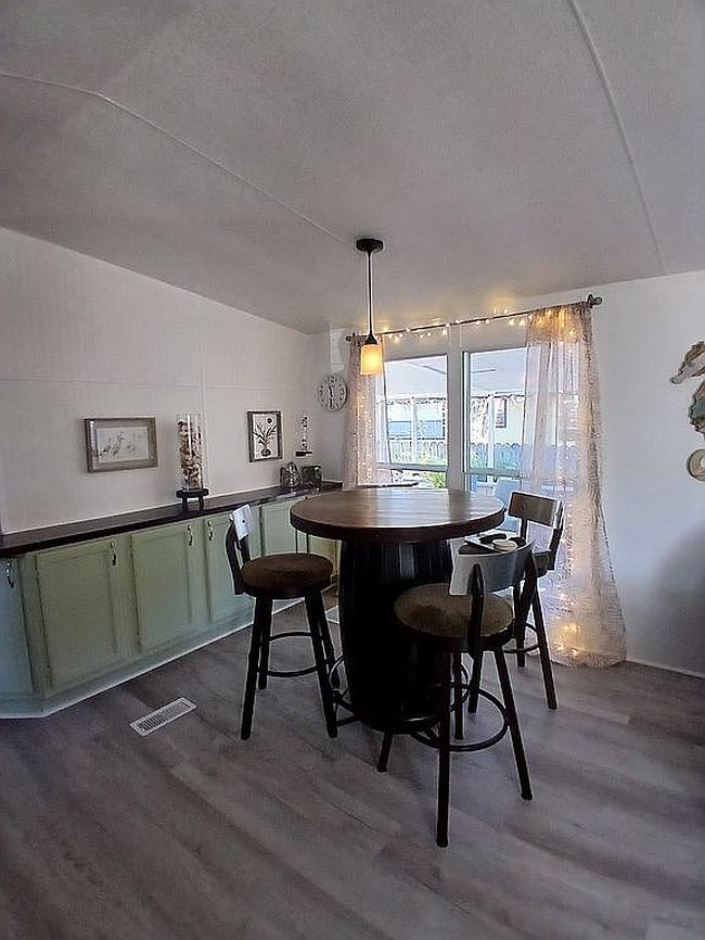 Photo of 9876 E Concord Cir, Navarre, FL