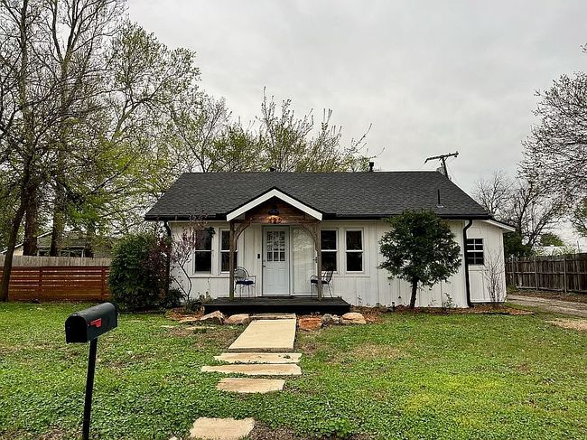 Image of 422 E Frank St