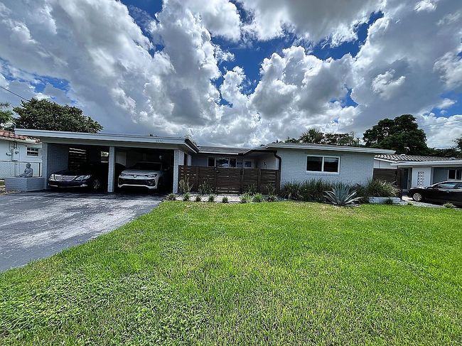 Photo of 1530 W River Dr