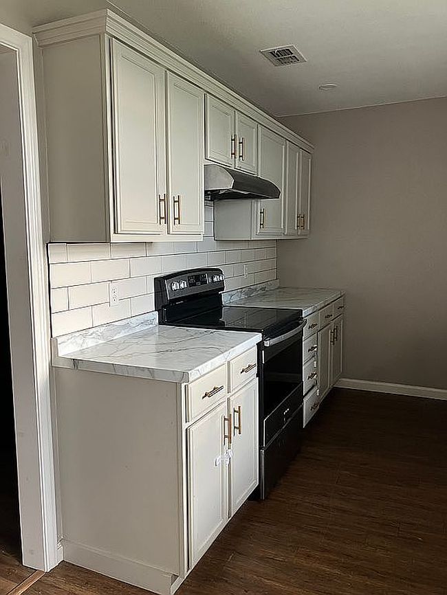 Photo of 108 Gettysburg Dr, Comanche, TX