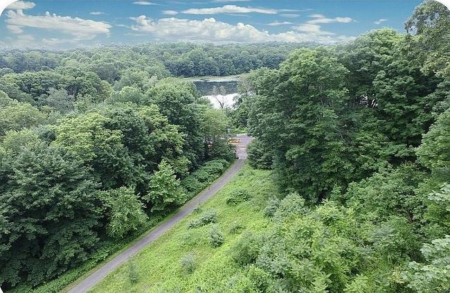 Photo of 379 Brushy Plain Rd, Branford, CT