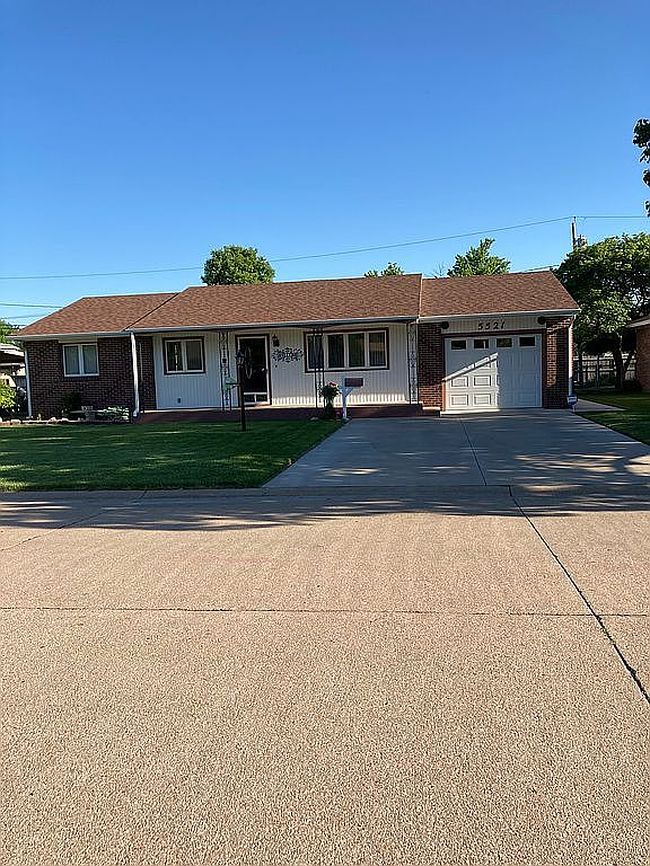 5521 Apache Rd, Great Bend, KS