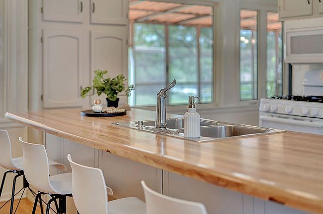 Additional photo 2 of property located at 3801 Castle Cir