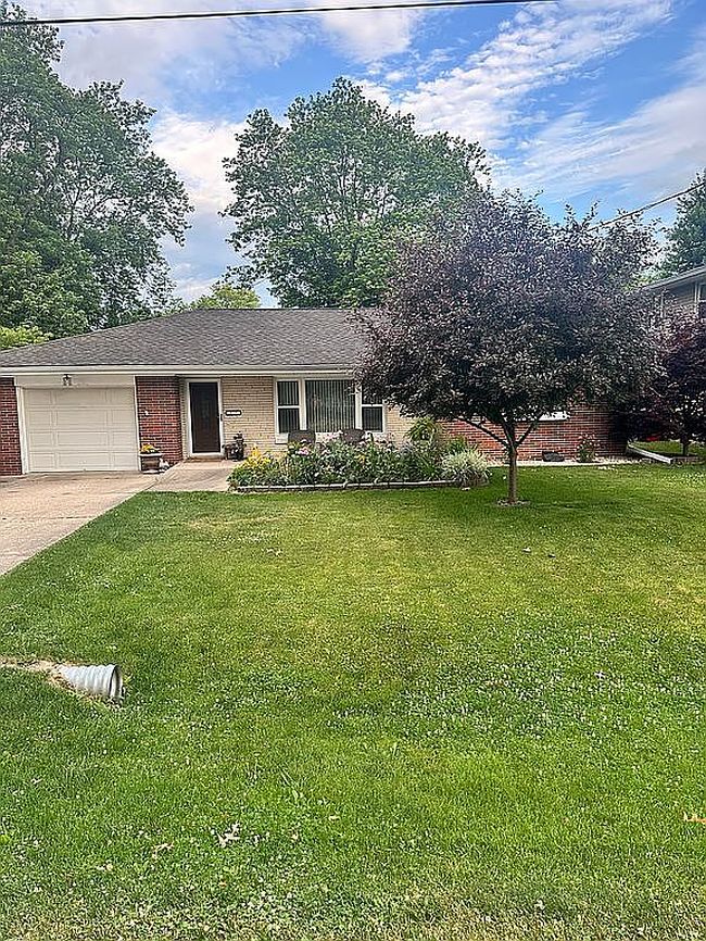 Photo of 327 N Grace St, Brimfield, IL