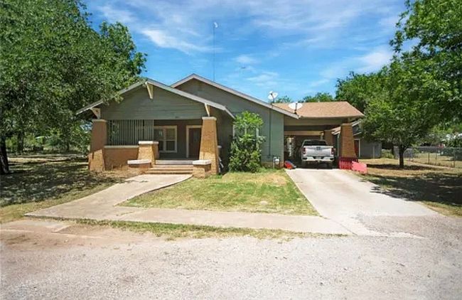 Photo of 203 Bennett St E, Strawn, TX
