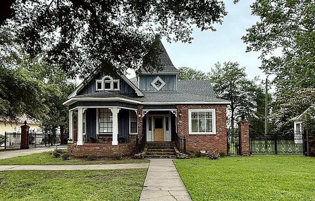Image of 311 N 1st St