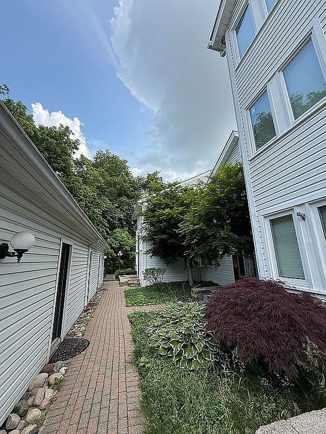 Photo of 650 East St, Northville, MI