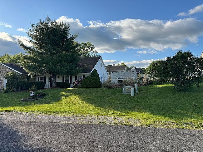 Photo of 450 Saint Johns St, Mount Pleasant Mills, PA