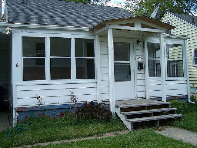 Photo of 919 Comfort St, Lansing, MI
