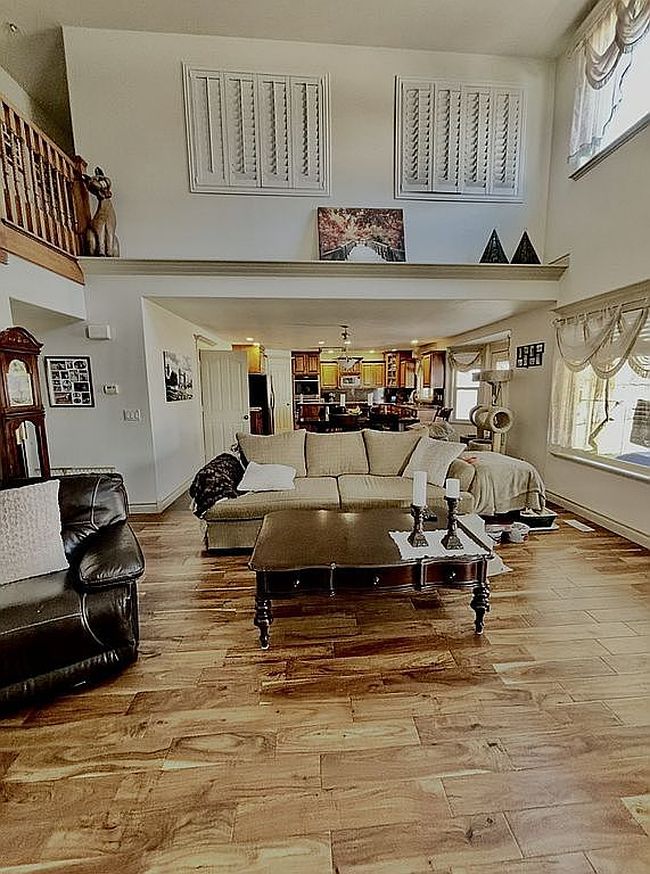 Additional photo 2 of property located at 1015 N Valley View Dr