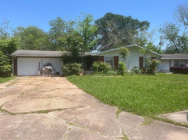 Photo of 5947 Willow Glen Dr, Houston, TX
