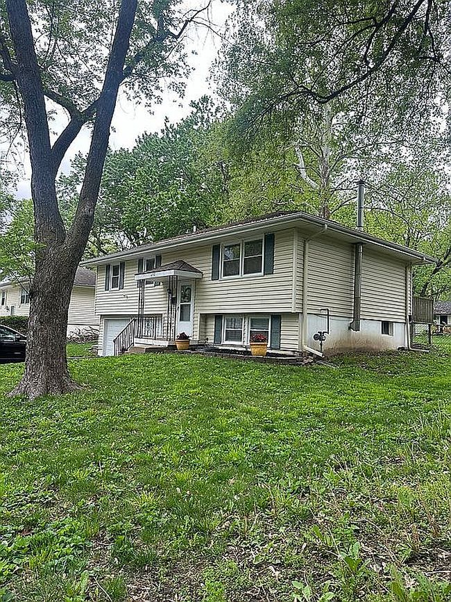 Image of 402 Se Sharon Dr