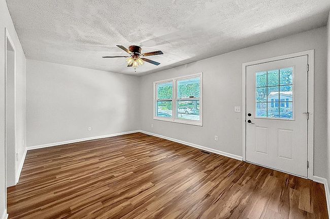 Photo of 1851 Pleasant View Cir, Des Moines, IA