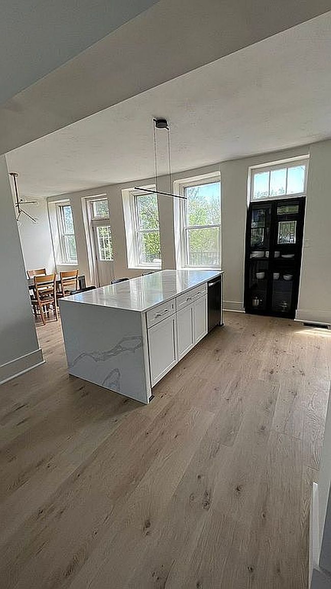 Photo of 817 N 2nd St, Le Claire, IA