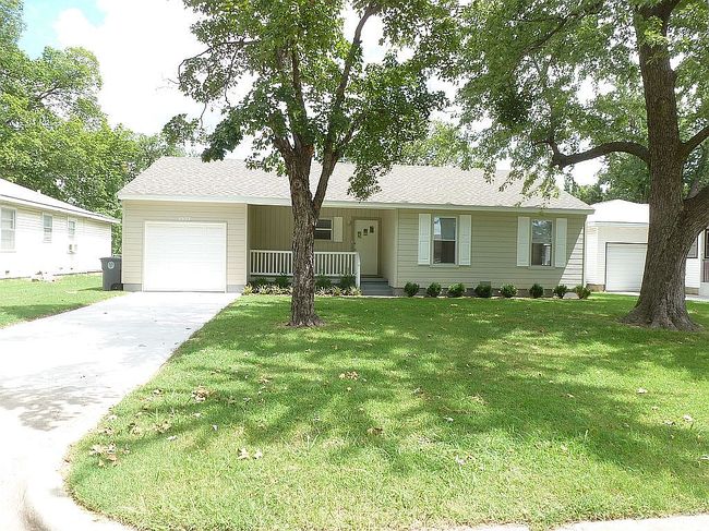 Preview of property located at 3527 S Jamestown Ave