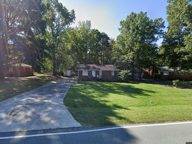 Photo of 1824 Robin Hood Dr, Burlington, NC